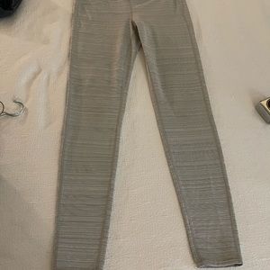 Women's Athleta textured leggings!